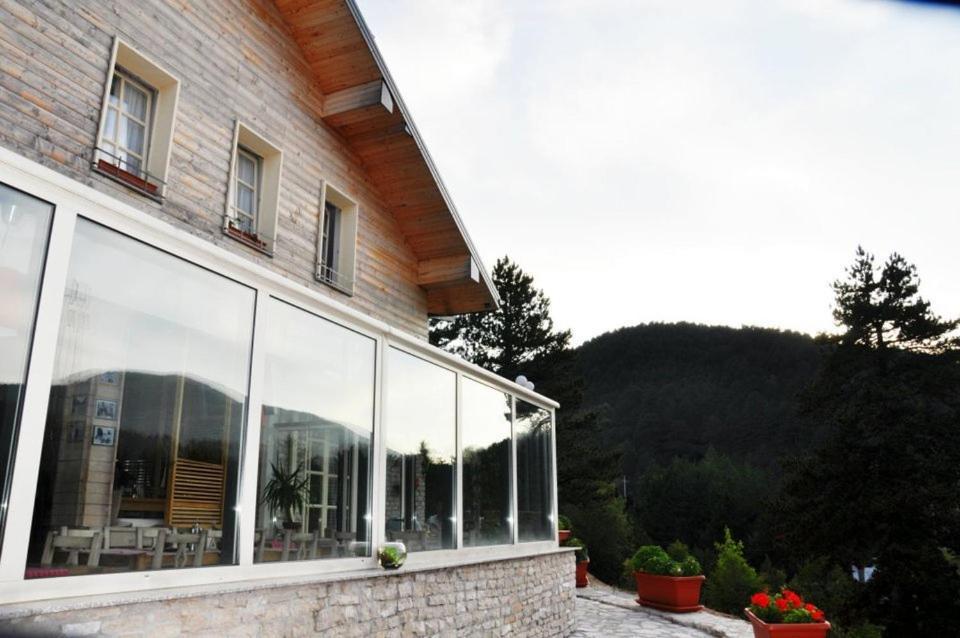 Hotel Snjezna Kuca - Nature Park Of Bosnia Herzegovina Padezina Bagian luar foto