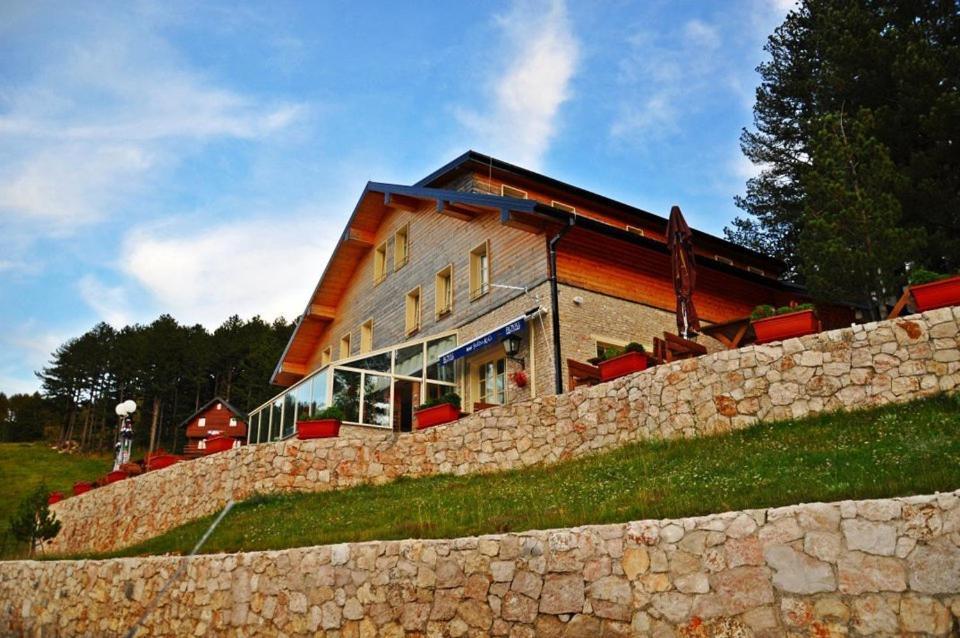 Hotel Snjezna Kuca - Nature Park Of Bosnia Herzegovina Padezina Bagian luar foto