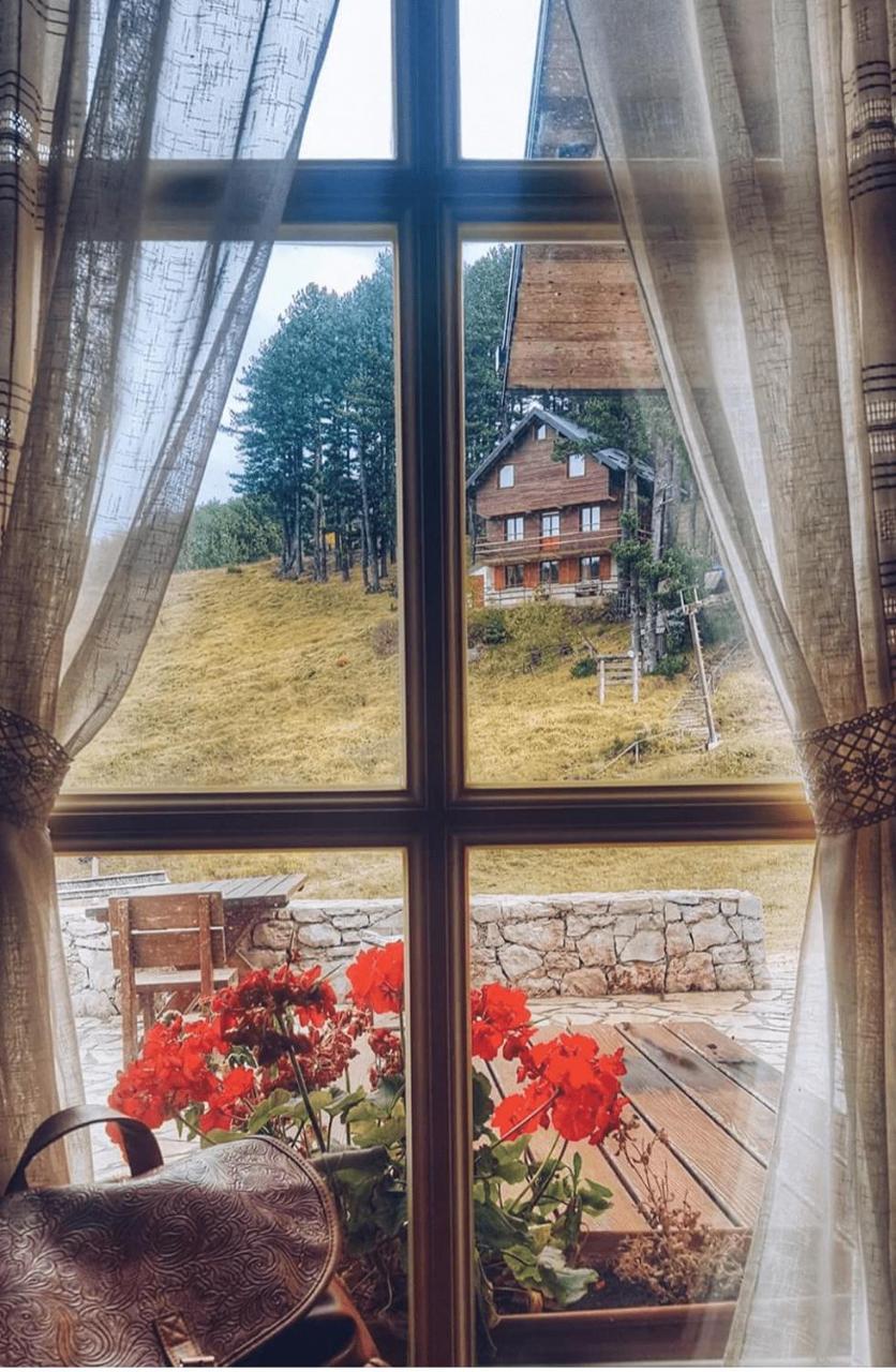 Hotel Snjezna Kuca - Nature Park Of Bosnia Herzegovina Padezina Bagian luar foto