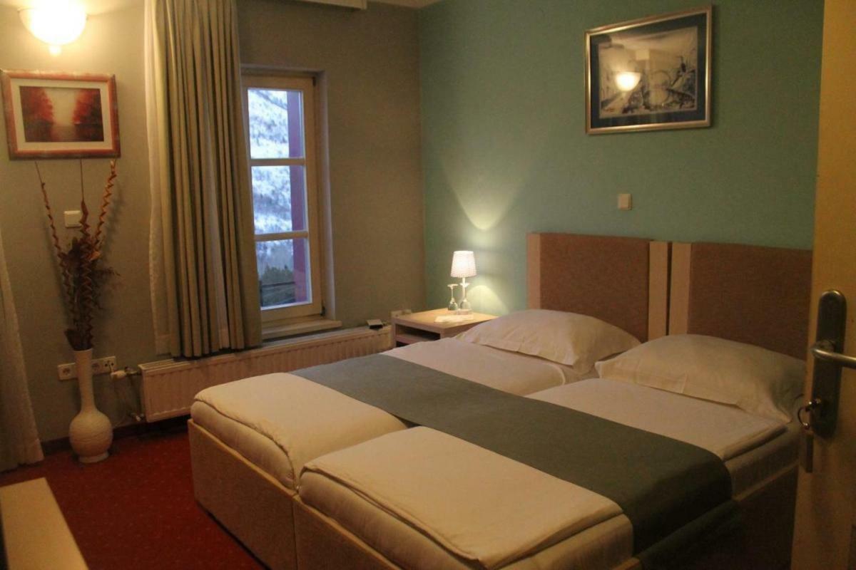 Hotel Snjezna Kuca - Nature Park Of Bosnia Herzegovina Padezina Bagian luar foto